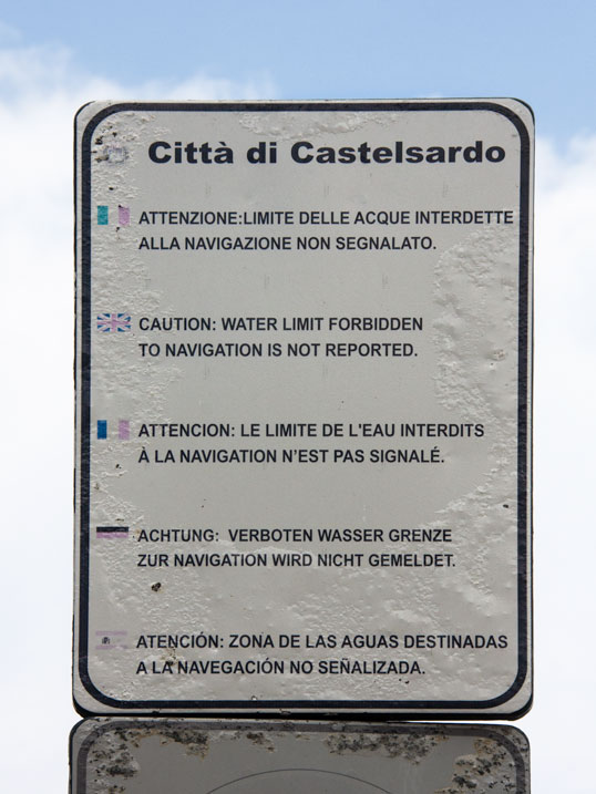 Warnschild in Castelsardo