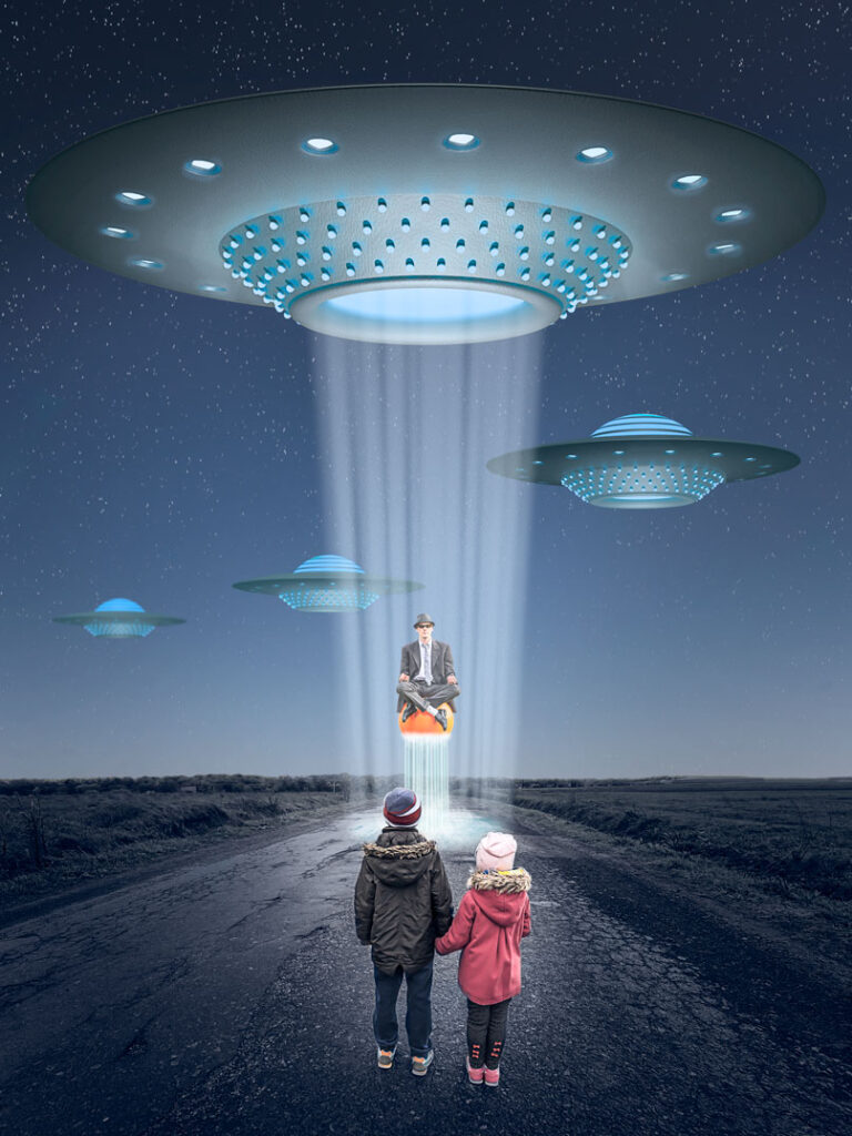 Ufo #2 / 2020; Montage: L.Wiese; Fotos: ©bilanol - , ©Stefan Schurr - stock.adobe.com, L.Wiese